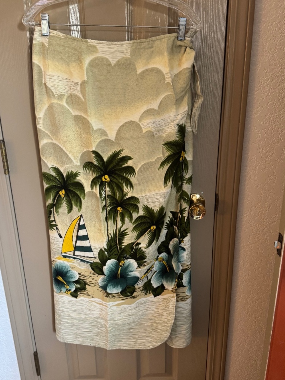 New Tommy Bahama 100% silk wrap. around skirt Sz M